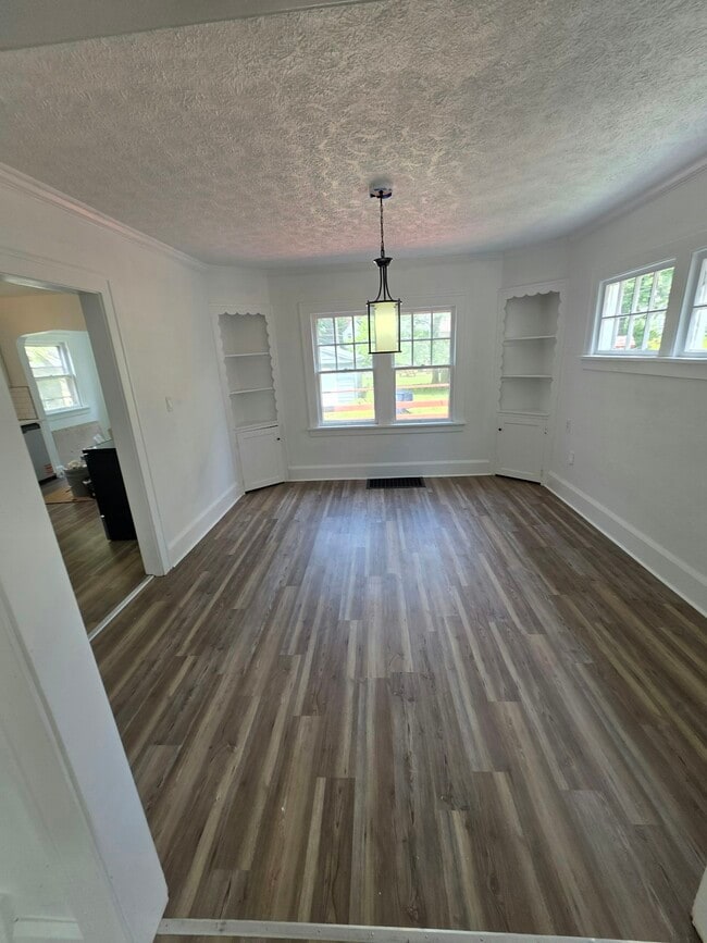Photo - 3953 Elmwood Rd