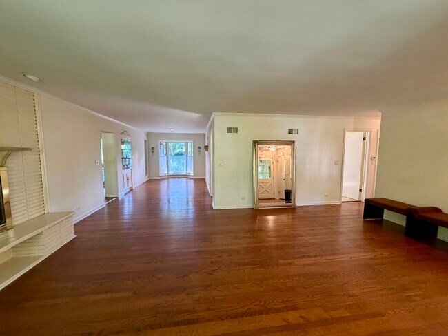 1415 Burr Oak Dr