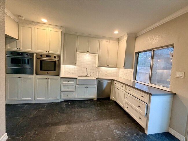 Photo - 811 Threadneedle St Unidad 267