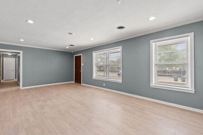 Photo - 605 Catalina Dr