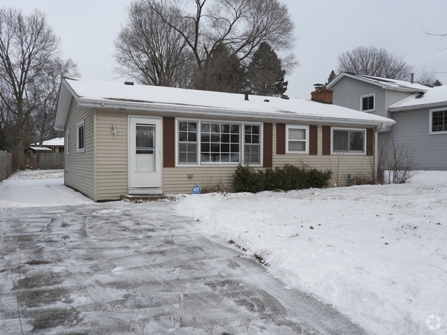 Building Photo - 112 Spruce Ave Rental