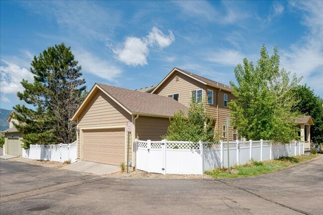 Photo - Spacious 4-Bedroom Home with Loft, Bonus Room, and Nearly 3,000 Sq. Ft. of Living Space!