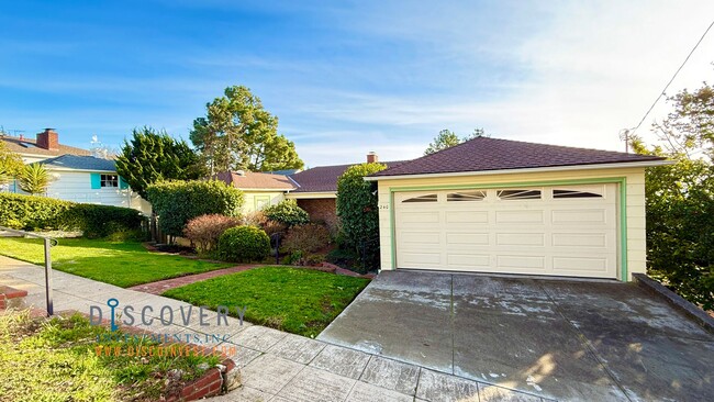 Mid-Century Three Bedroom, Kensignton Home... - Mid-Century Three Bedroom, Kensignton Home...