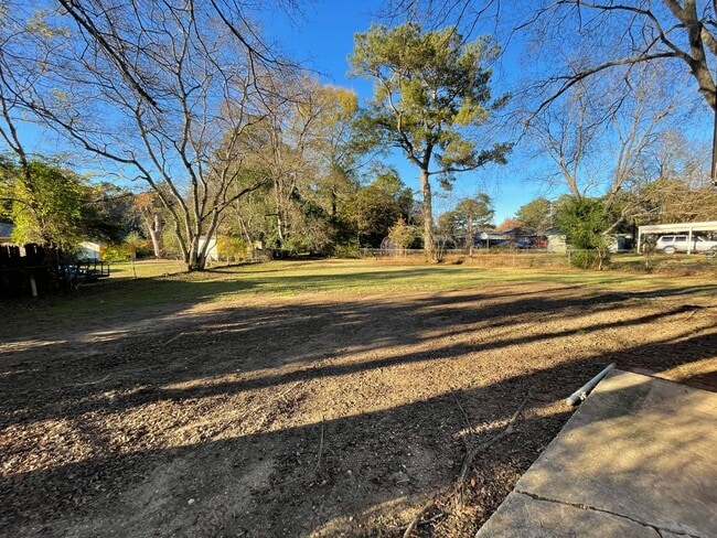 Photo - ** 3 Bed 2 Bath located off Wares Ferry road ** Call 334-366-9198 to schedule a self tour