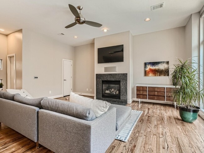 Photo - 1112 Columbus St Unit B