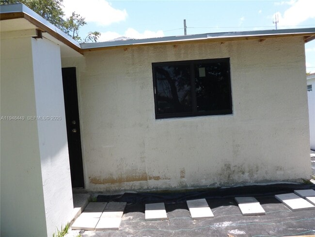 Photo - 4611 SW 19th St Unit 1