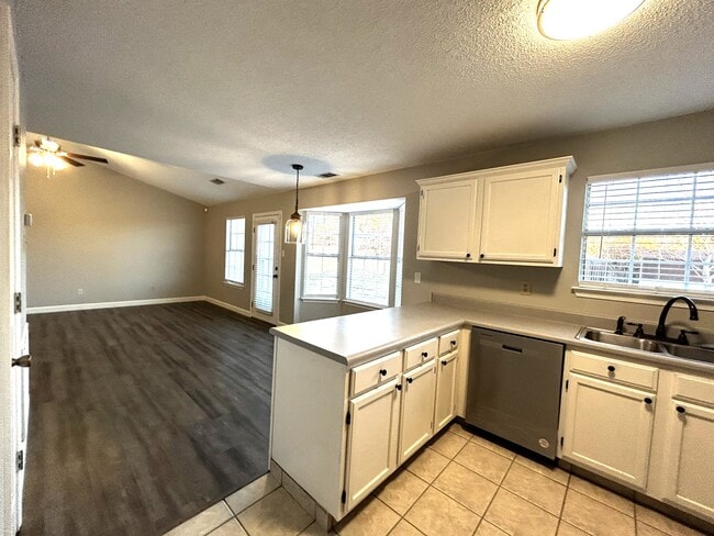 Photo - 3604-3604 Meadowlake Dr