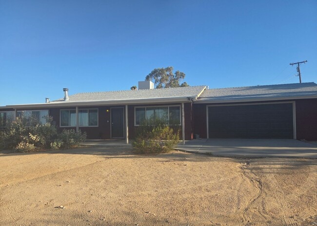 Building Photo - 3 Bedroom 1.5 Bath Modern Farmhouse near J...