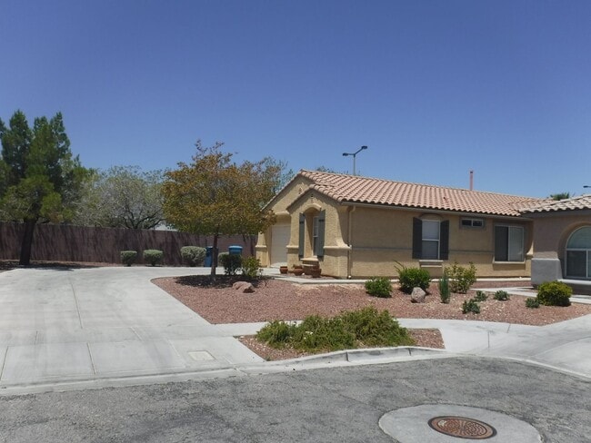 Building Photo - WHAT A NICE PROPERTY WITH LOTS OF OUTSIDE SPACE