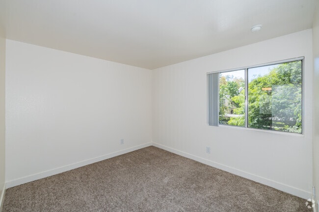 2BR, 1BA - 795SF - Bedroom