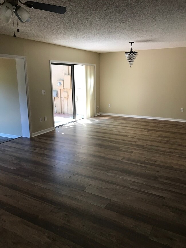 Photo - FABULOUS 3/2.5 Townhome In Wonderful Lake ...