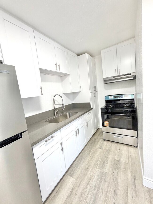 Photo - 4241 Van Horne Ave Unit 4241 Van Horne Ave #5