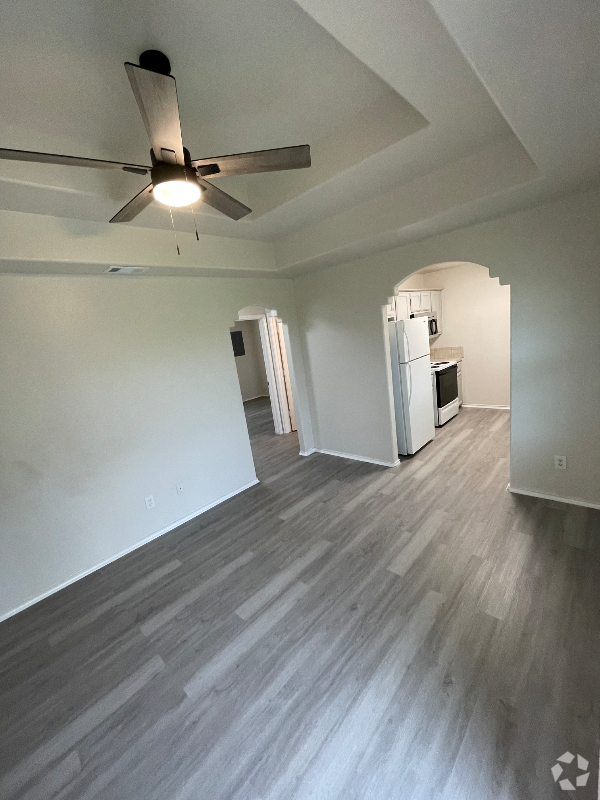 Building Photo - 2513 Chuparosa Ct Unit Apt 4