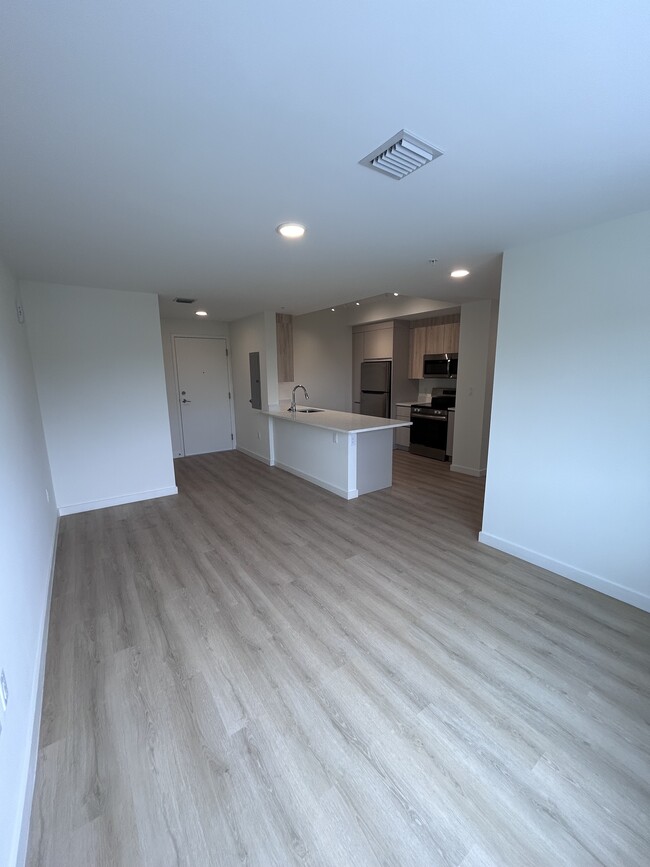 Building Photo - 324 Wellesley Dr Unit A1 Rental
