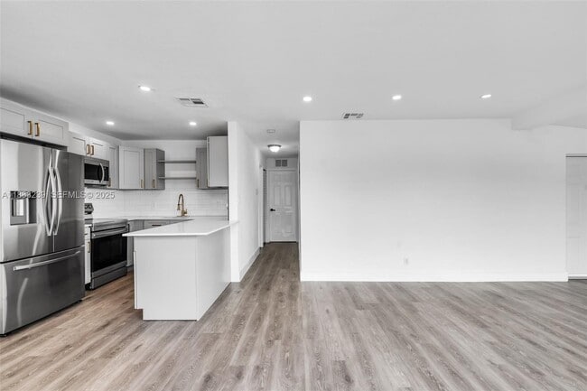 Photo - 6117 NW 9th St