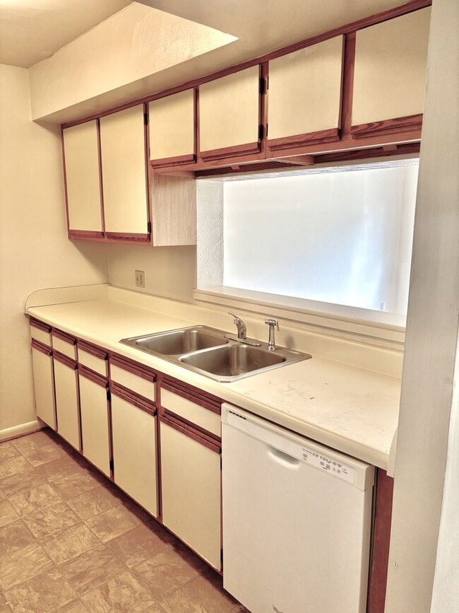 Photo - 2 bedroom/1.5 bathroom- The Midlands