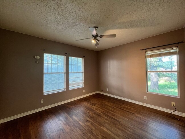 Photo - 850 N Harbin Dr