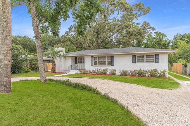 Photo - Students Welcome great 4 Bedroom House