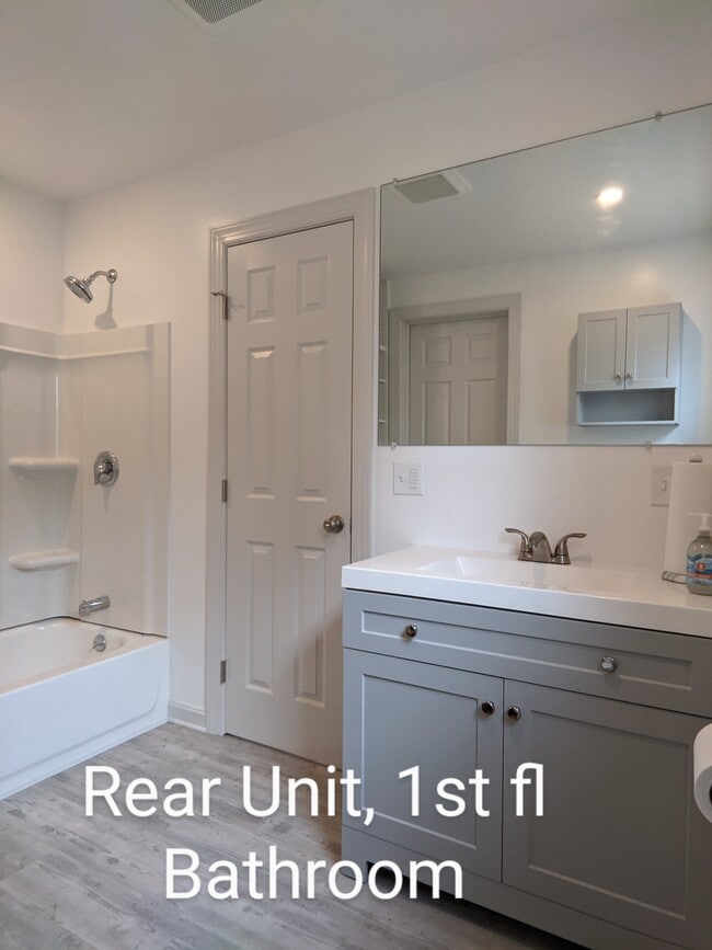 Baño - 69 Main St Unidad B