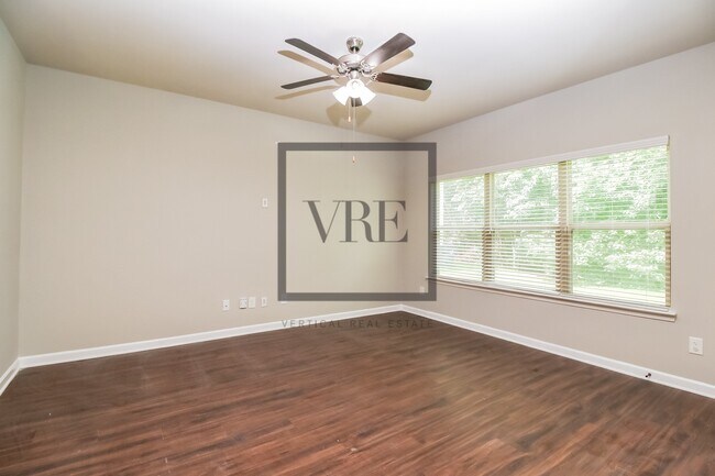 Photo - 133 Avonwood Cir