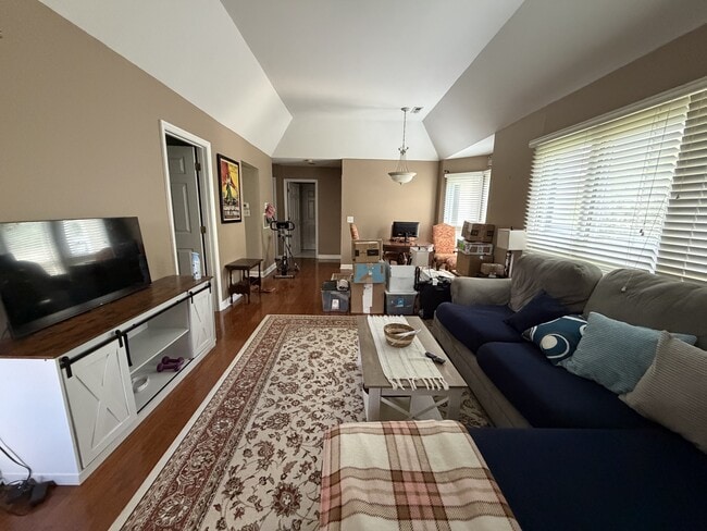 Photo - 607 Queens Rd