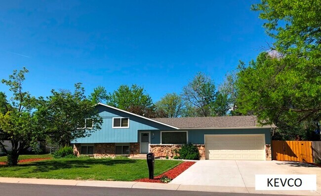 Building Photo - Amazing Multi-Level Home with Updated Kitchen