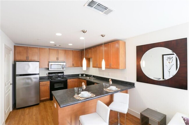 Building Photo - 711 W 32nd St Unit 123 Rental