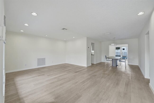 Photo - 4001 N 41st Ct