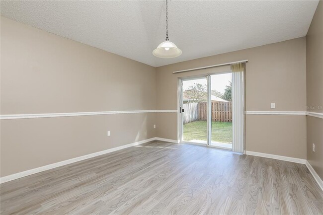 Photo - 977 Vanderbilt Dr