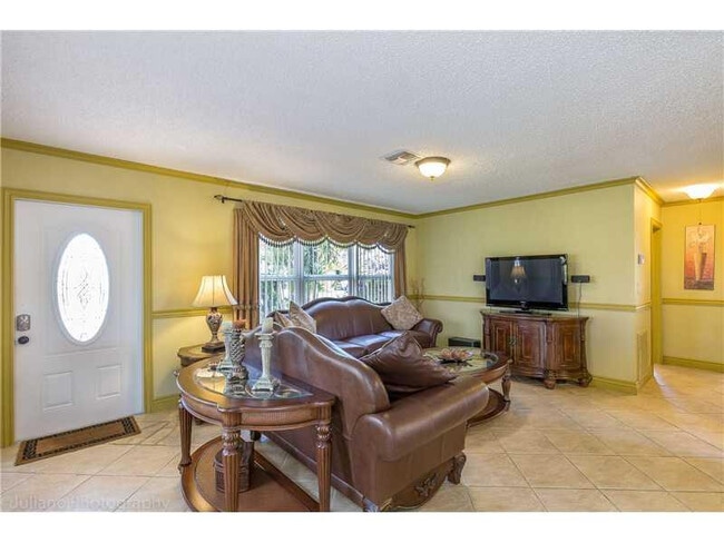 Photo - 160 SE 12th St