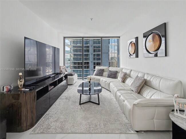 700 NE 24th St Unit 3907