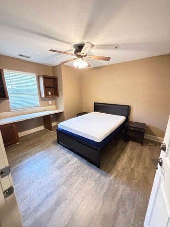 Photo - 203 Kelly Rd Unit 2
