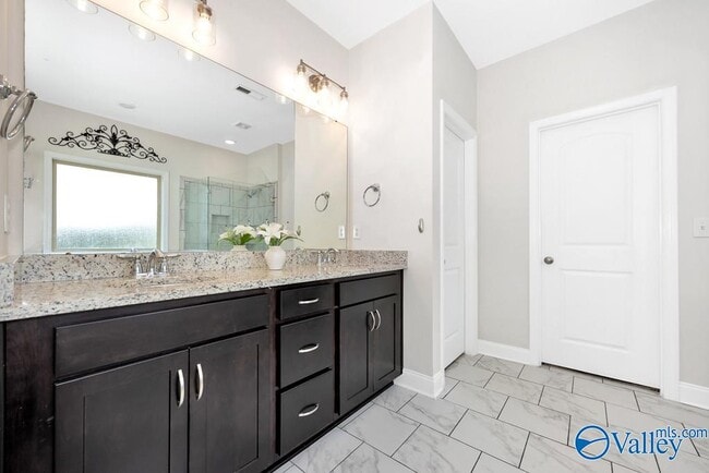 Photo - 141 Slade Thomas Dr