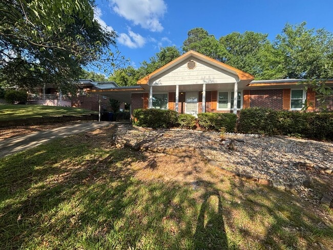 Beautiful 3 Bedroom, 2 Bath Home in a Quie... - Beautiful 3 Bedroom, 2 Bath Home in a Quie...