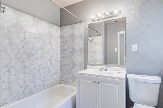 Building Photo - 6507 Heron Dr Rental