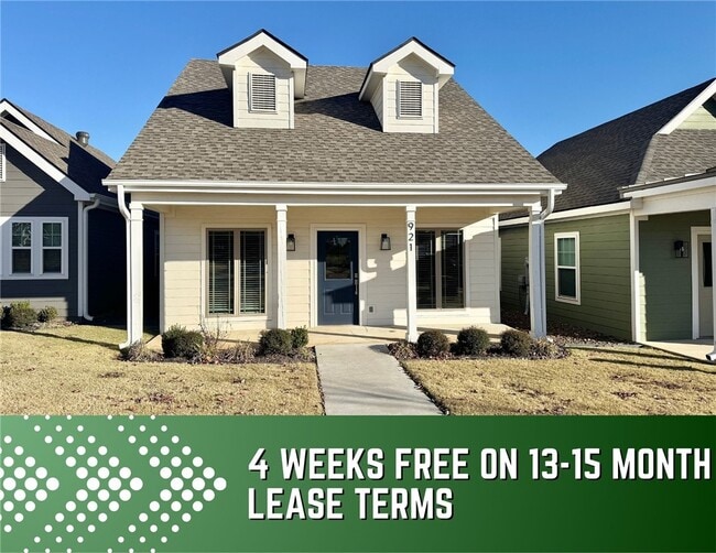 Building Photo - 921 NE Hts Ln