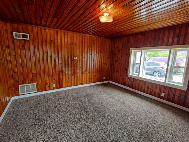 Photo - 402 E Walnut St