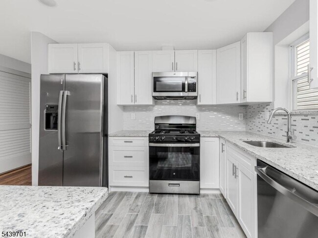 Photo - 282 W Runyon St