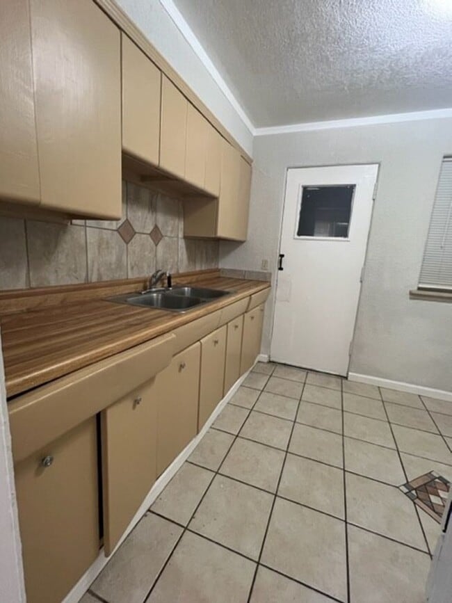 Photo - 15 NW 25th St