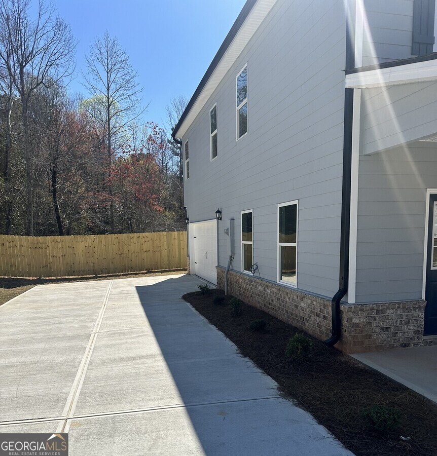 Photo - 160 Heard Ln