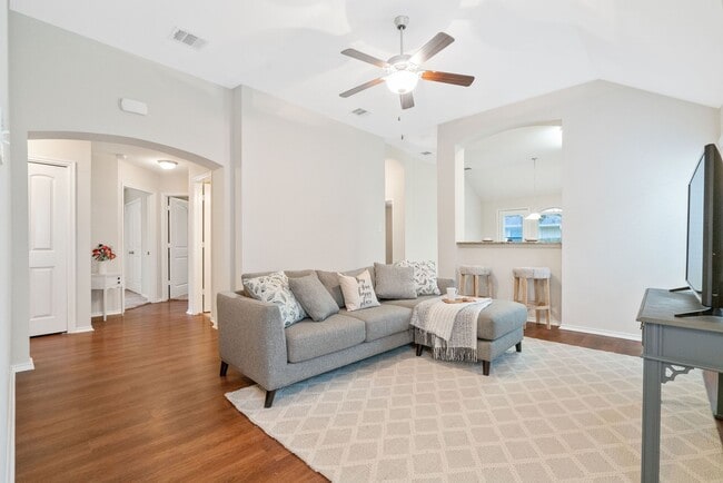 Photo - 967 Oak Terrace Dr
