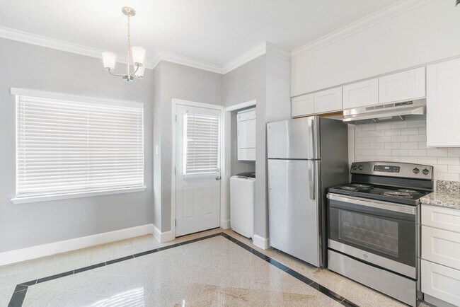 Photo - 14814 Perthshire Rd Unidad 147