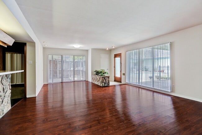 Photo - 3703 Roseland St Unit 1