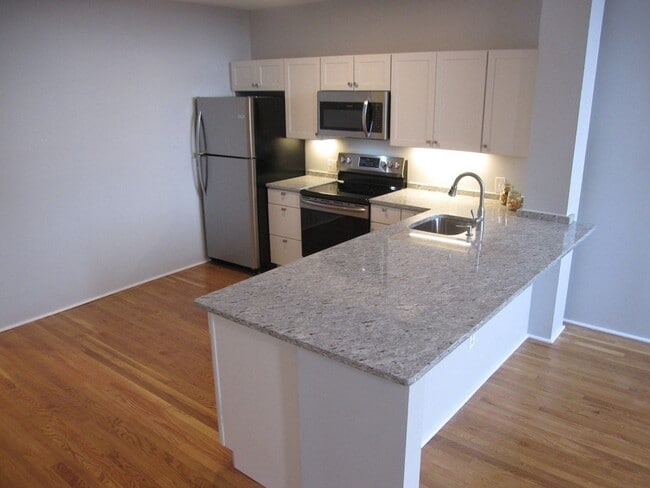 Photo - 240 Heath St Unit PH15