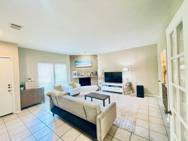 Living Room - 8263 Wednesbury Ln