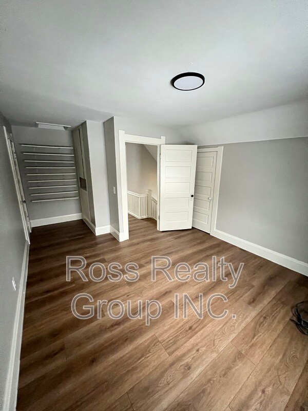 Photo - 1040 Campbell St