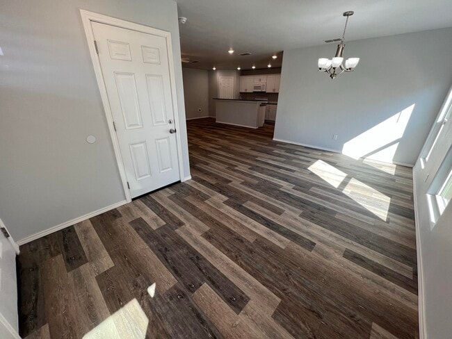 Photo - 5608 Jarvis St