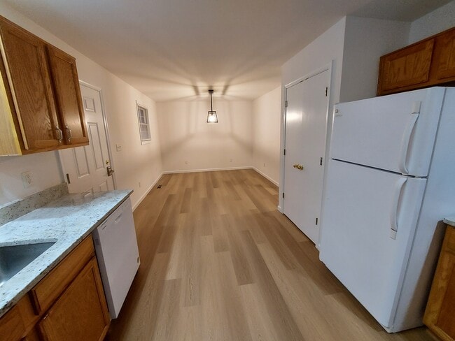 Comedor con mucho espacio para familiares e invitados. - 340 W German St Unidad 340 W German