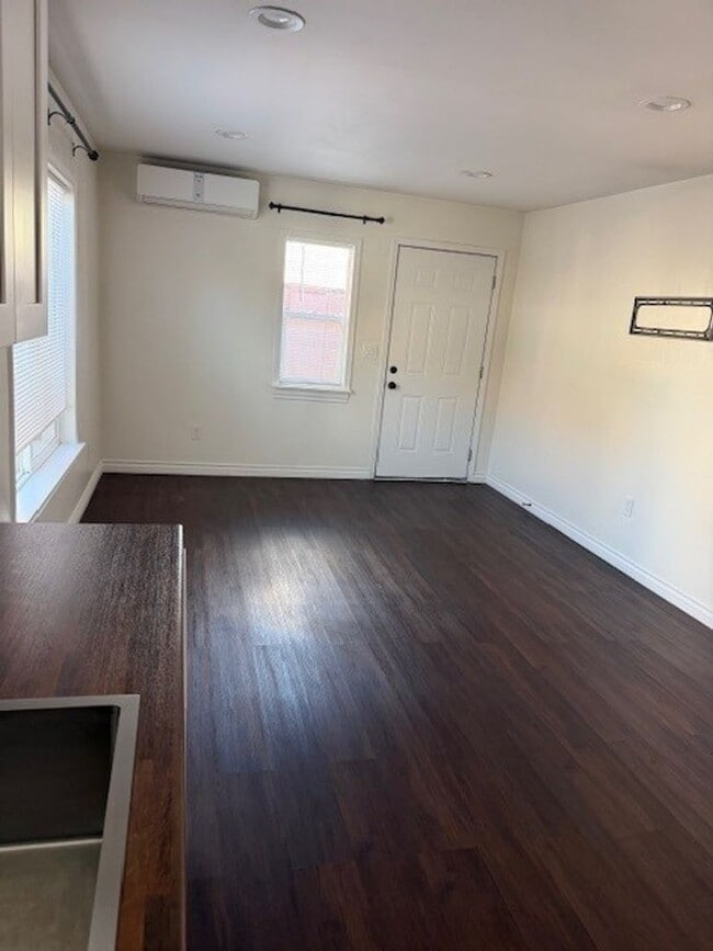 Photo - 11432 Hadley St