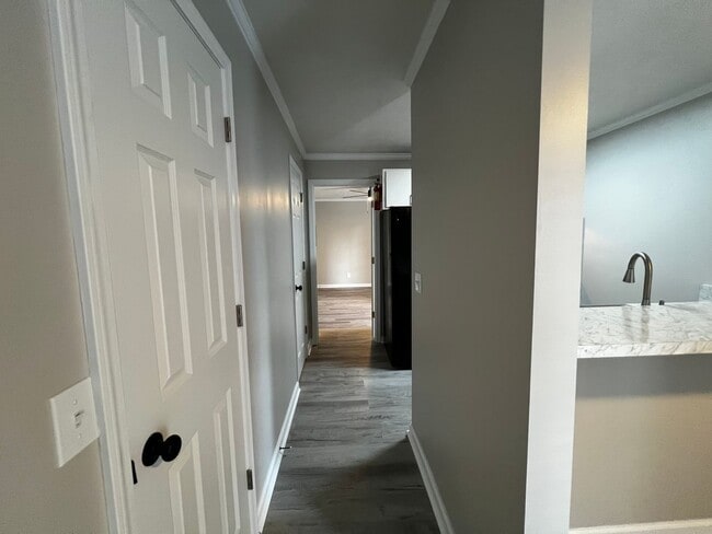 Photo - 5850 Century Oaks Dr